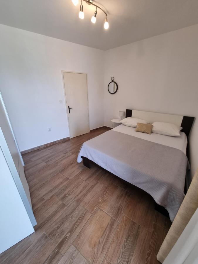 Apartman Smoljic 4+2 Primošten Kültér fotó