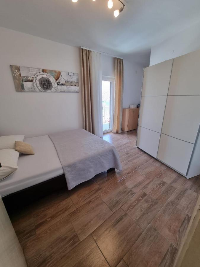 Apartman Smoljic 4+2 Primošten Kültér fotó